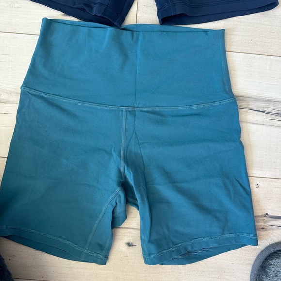 3 pair Lululemon shorts Size 6 EEUC - Picture 3 of 6